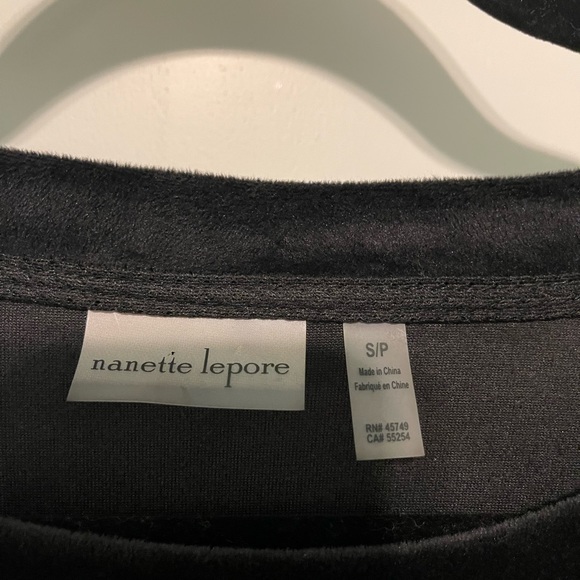 Black and silver star print size small Nanette lepore insanely soft sweatshirt - Picture 2 of 8